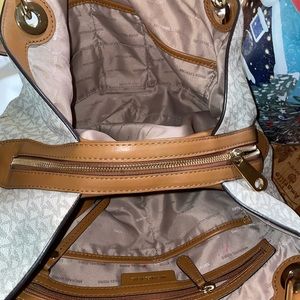 Micheal Kors Brooklyn Style Bag with wallet. Used